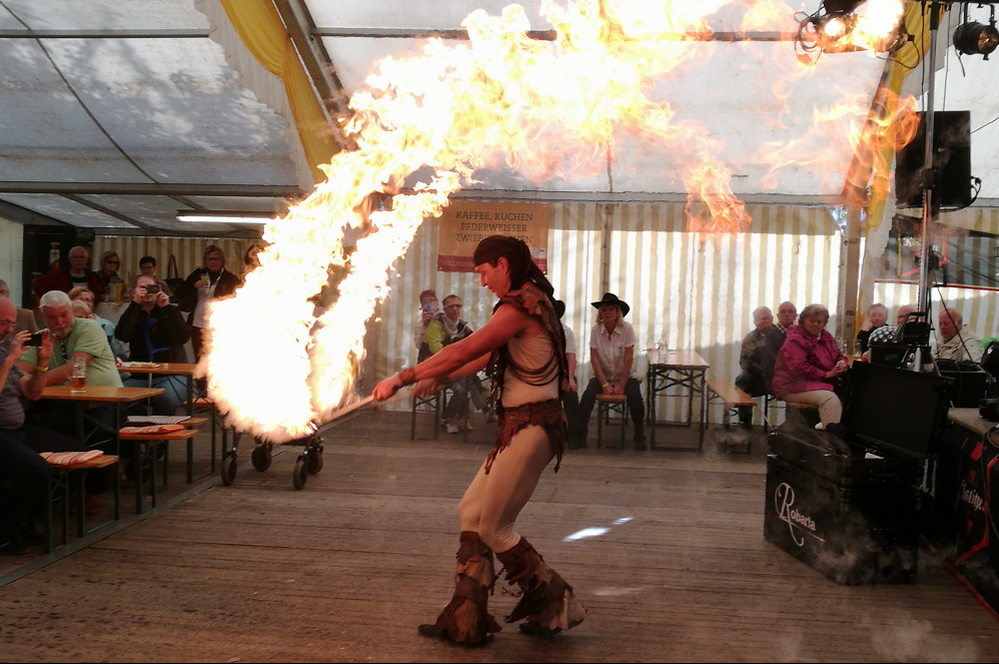 Indoor-Feuershow mit Robaria in Thüringen