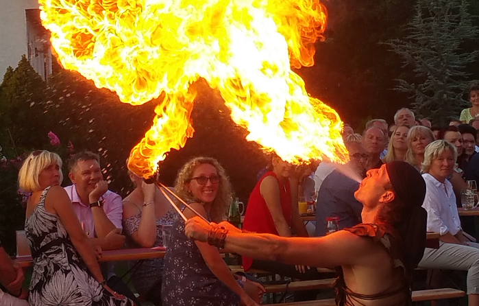 Dschungelshow mit Feuershow beim Stadtfest im Tierpark Wittenberg