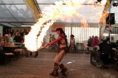 Indoor fireshow mit Robaria in Thüringen