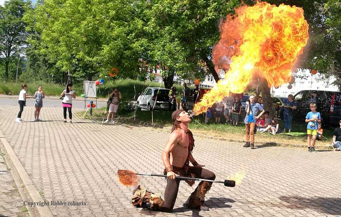 Dschungelshow mit Feuershow beim Kinderfest