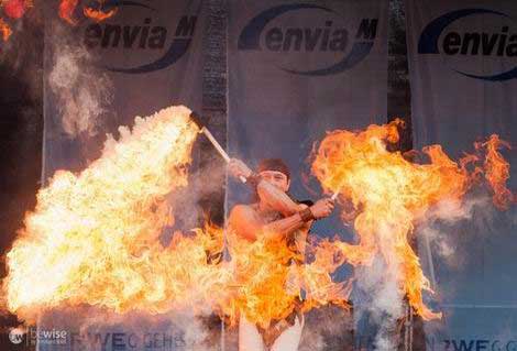 Schlangenshow mit großer Feuershow Dschungel-show